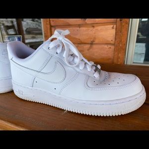 Women’s White Nike Airforce 1 07’s - Size 9